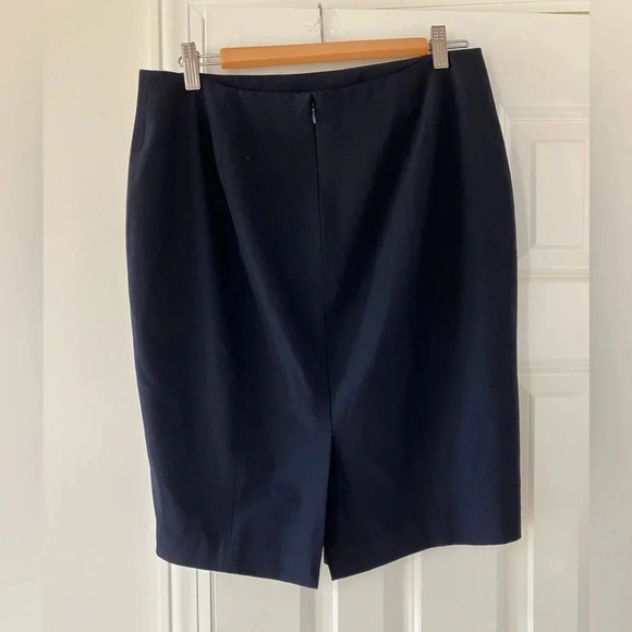 Classic Black Ann Taylor Pencil Skirt - Picture 2 of 6